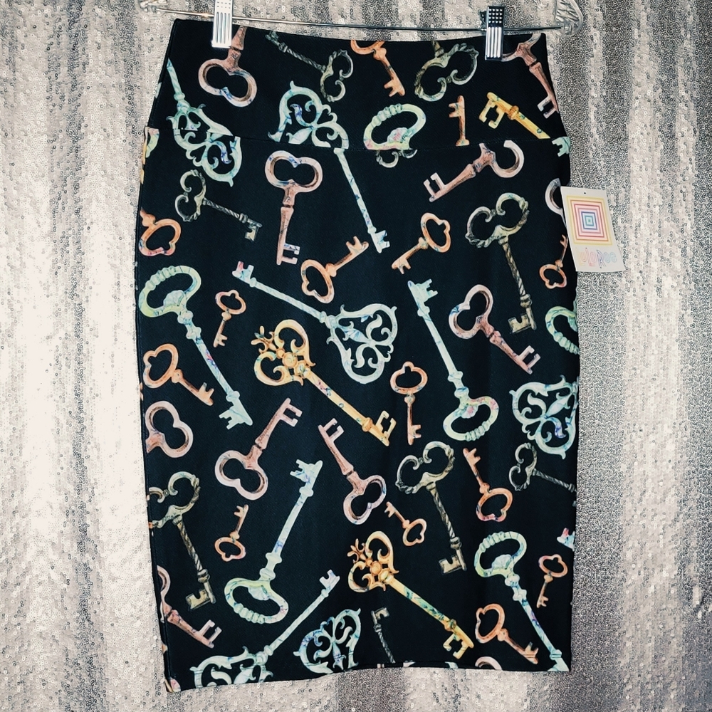 LuLaRoe BNWT M Cassie skirt - black with keys 🗝